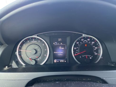 Used 2017 Toyota Camry SE image 7