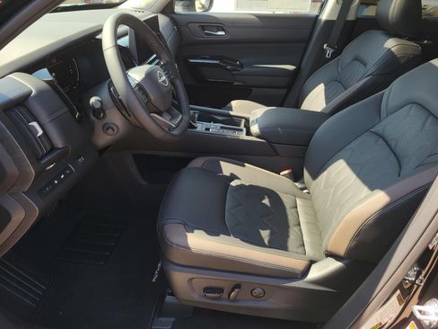 New 2026 Nissan Pathfinder Platinum FWD image 20