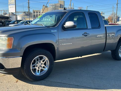 Used 2009 GMC Sierra 1500 SLE w/ All-Terrain Package image 2