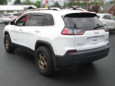 Used 2019 Jeep Cherokee Latitude Plus w/ Comfort/Convenience Group AWD/4WD image 6