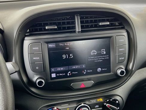 Used 2025 Kia Soul LX w/ LX Technology Package FWD image 16