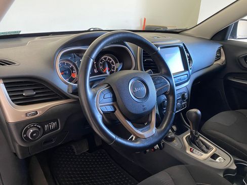 Used 2015 Jeep Cherokee Latitude w/ Cold Weather Group image 4