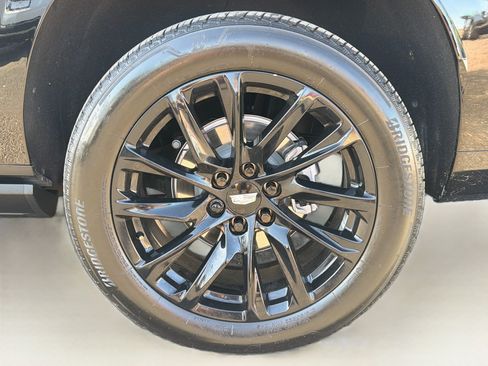 Used 2025 Cadillac Escalade ESV Sport w/ Touring Package AWD/4WD image 34