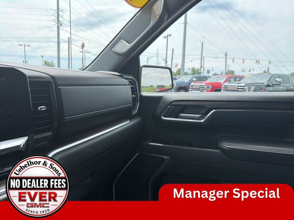 Used 2025 GMC Sierra 1500 SLT AWD/4WD image 30