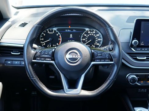 Used 2024 Nissan Altima 2.5 SR FWD image 13