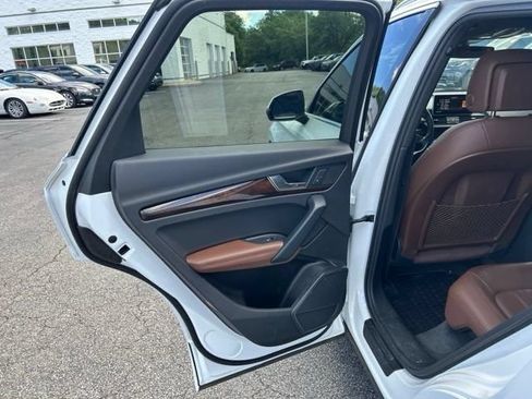 Used 2019 Audi Q5 2.0T Premium Plus w/ Premium Plus Package AWD/4WD image 16