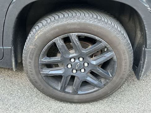 Used 2019 Chevrolet Traverse Premier w/ LPO, Blackout Package AWD/4WD image 5