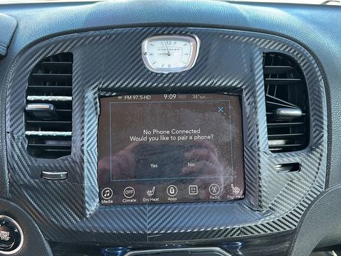 Used 2017 Chrysler 300 Limited image 33