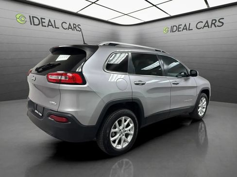 Used 2018 Jeep Cherokee Latitude Plus FWD image 5