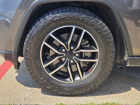 Used 2018 Jeep Grand Cherokee Trailhawk w/ Trailhawk Luxury Group AWD/4WD image 7