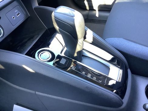 Used 2025 Nissan Versa SV w/ Trunk Package image 28