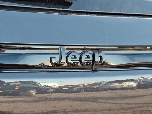 New 2025 Jeep Grand Cherokee Limited w/ Trailer Tow Package AWD/4WD image 21
