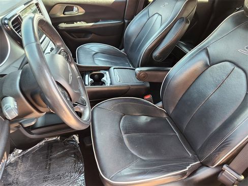 Used 2021 Chrysler Pacifica Limited w/ S Appearance Package image 12