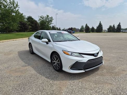 Used 2024 Toyota Camry XLE w/ Navigation Package FWD image 4