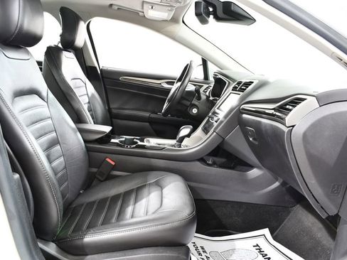 Used 2014 Ford Fusion SE w/ Equipment Group 202A FWD image 10