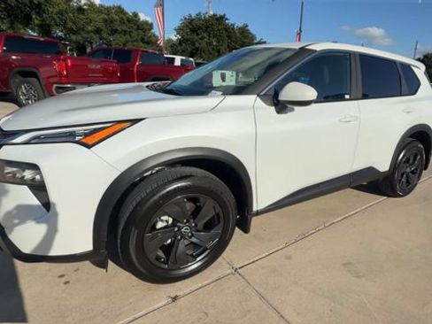 Used 2026 Nissan Rogue SV FWD image 4