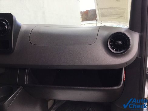 Used 2022 Mercedes-Benz Sprinter 2500 image 32