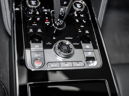 Used 2024 Bentley Flying Spur W12 image 47