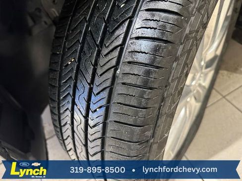 Used 2018 Jeep Cherokee Overland image 32