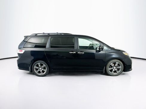Used 2017 Toyota Sienna SE FWD image 10