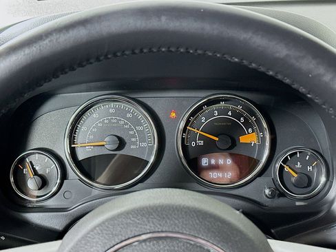 Used 2016 Jeep Compass Latitude AWD/4WD image 12