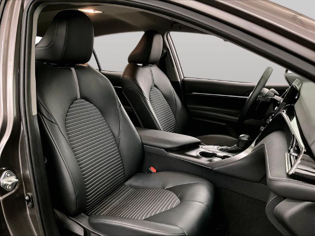 Used 2022 Toyota Camry SE FWD image 7
