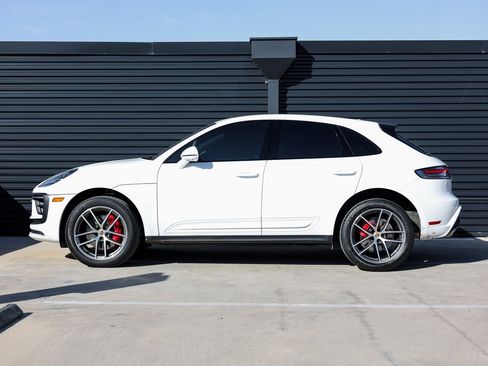 Certified 2022 Porsche Macan S image 2