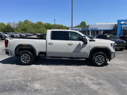 New 2026 GMC Sierra 2500 SLE AWD/4WD image 2