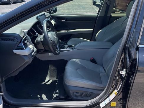 Used 2021 Toyota Camry XLE AWD/4WD image 3