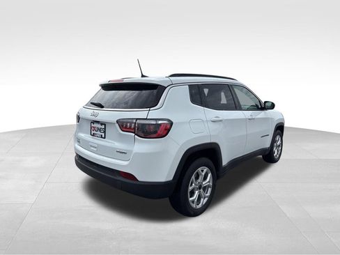 Used 2025 Jeep Compass Latitude image 11