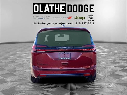New 2026 Chrysler Pacifica Select image 26