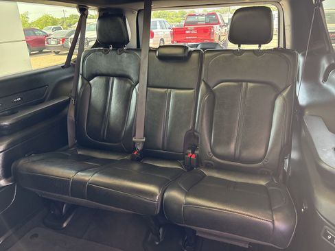 Used 2023 Jeep Wagoneer L Series III w/ Premium Group I image 19