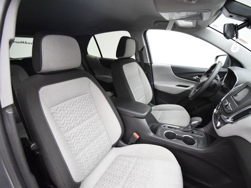 Used 2024 Chevrolet Equinox LT FWD image 16