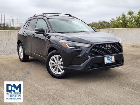 Used 2023 Toyota Corolla Cross LE image 1