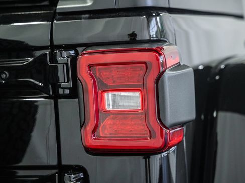 New 2026 Jeep Wrangler Unlimited Rubicon AWD/4WD image 6