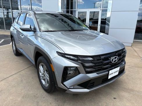 Used 2025 Hyundai Tucson SE image 8