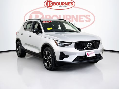 Used 2024 Volvo XC40 B5 Core w/ Climate Package AWD/4WD image 1