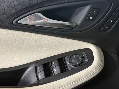 Used 2024 Buick Encore GX Avenir w/ Avenir Convenience Package FWD image 17