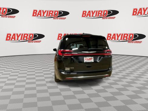 Used 2024 Chrysler Pacifica Touring-L image 8