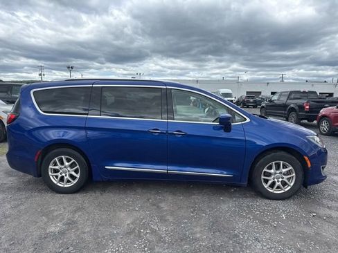 Used 2020 Chrysler Pacifica Touring-L w/ Advanced Safetytec Group FWD image 5