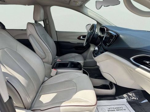Used 2018 Chrysler Pacifica Limited w/ Advanced Safetytec Group FWD image 18