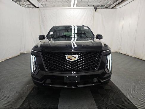 Used 2025 Cadillac Escalade Sport Platinum AWD/4WD image 2