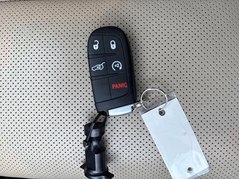 Used 2021 Jeep Grand Cherokee Limited w/ Luxury Group II image 30