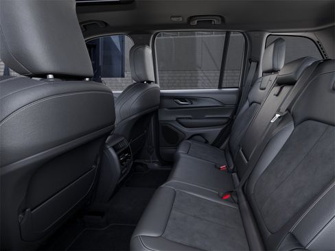 New 2025 Jeep Grand Cherokee Altitude image 23