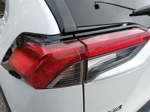 Used 2022 Toyota RAV4 XLE Premium image 35