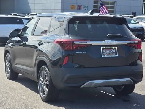 Used 2023 Kia Seltos LX AWD/4WD image 6