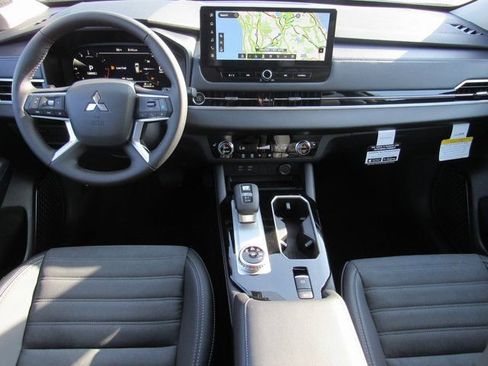 New 2025 Mitsubishi Outlander SE FWD image 10