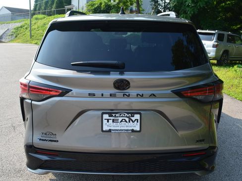 Used 2026 Toyota Sienna XSE AWD/4WD image 6