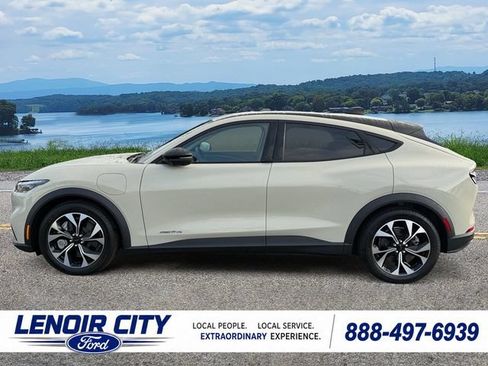 Used 2025 Ford Mustang Mach-E Select w/ Comfort Package Lite AWD/4WD image 6