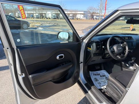 Used 2017 Kia Soul FWD image 20